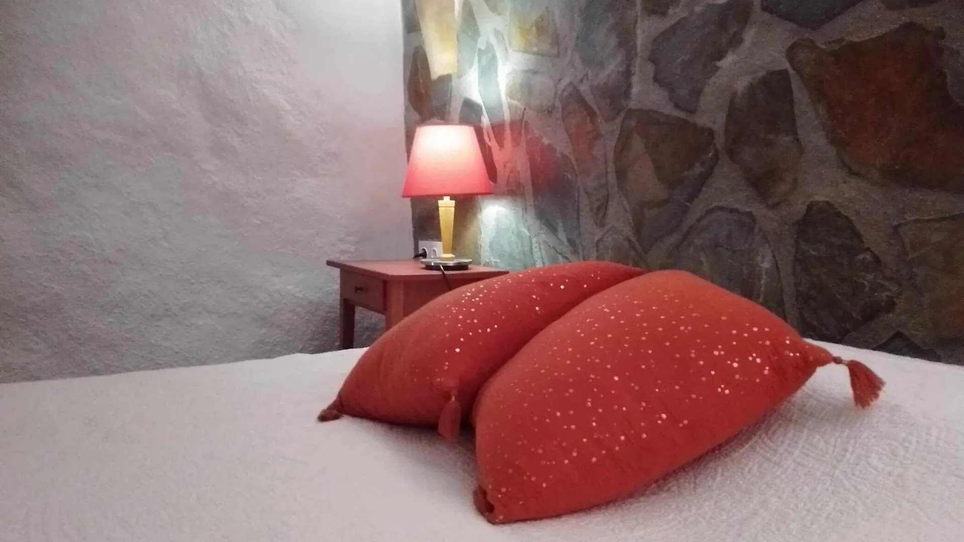 Cuevas Andalucia Guest House Baza